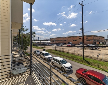 2114 Sabine Street - Photo Thumbnail 10