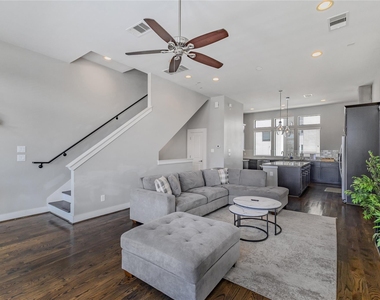 2114 Sabine Street - Photo Thumbnail 5