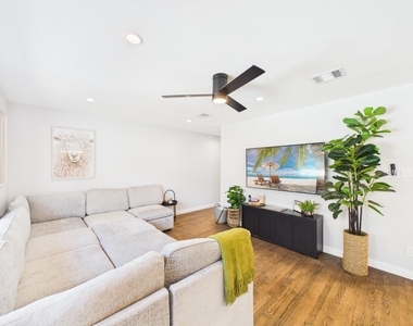 5702 Hoover Street - Photo Thumbnail 5