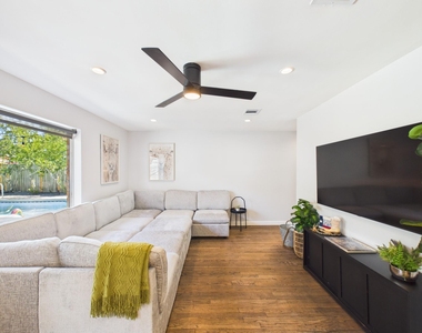 5702 Hoover Street - Photo Thumbnail 7