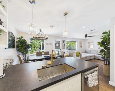 5702 Hoover Street - Photo Thumbnail 13