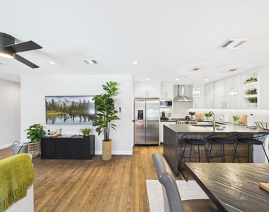 5702 Hoover Street - Photo Thumbnail 8