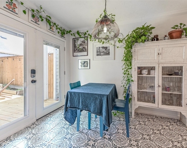 1004 Ruthven Street - Photo Thumbnail 5