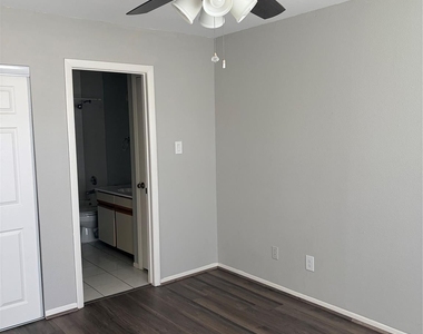 6107 Snug Harbor Drive - Photo Thumbnail 3