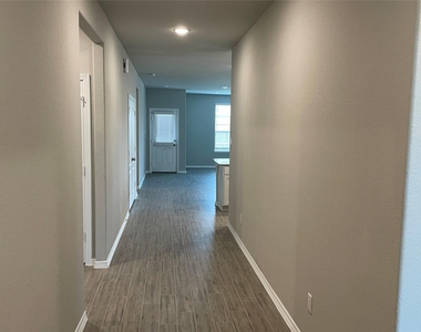 806 Cypress Summit Road - Photo Thumbnail 6