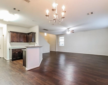 2730 Mesquite Ridge Drive - Photo Thumbnail 4