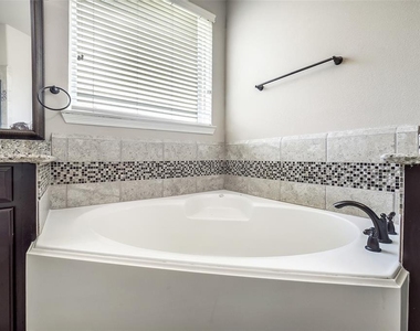 16815 Violet Trace Court - Photo Thumbnail 25