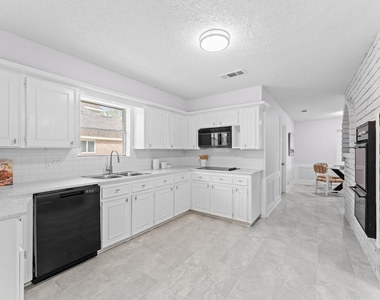 16414 York Minster Drive - Photo Thumbnail 9