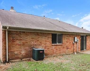 5322 Windsong Trail - Photo Thumbnail 13