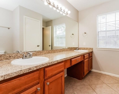 5322 Windsong Trail - Photo Thumbnail 10