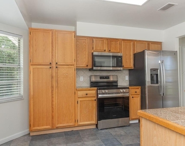 2254 Matthew Circle - Photo Thumbnail 5