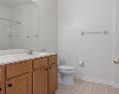 808 Carlyle Lane - Photo Thumbnail 13