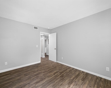 5902 E 122nd Avenue - Photo Thumbnail 27