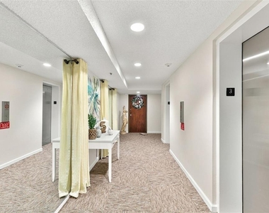 7430 Sunshine Skyway Lane S - Photo Thumbnail 1
