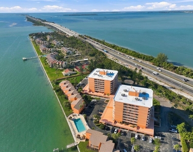 7430 Sunshine Skyway Lane S - Photo Thumbnail 30