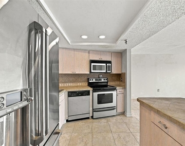 7430 Sunshine Skyway Lane S - Photo Thumbnail 3