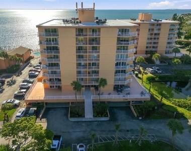 7430 Sunshine Skyway Lane S - Photo Thumbnail 26