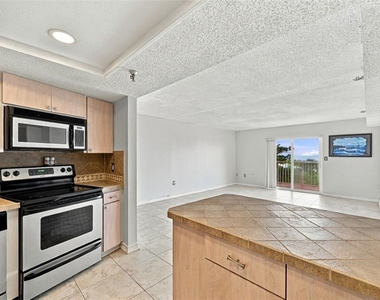 7430 Sunshine Skyway Lane S - Photo Thumbnail 4