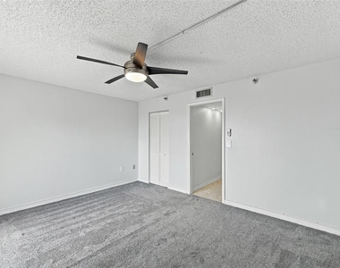 7430 Sunshine Skyway Lane S - Photo Thumbnail 16