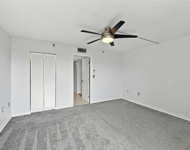 7430 Sunshine Skyway Lane S - Photo Thumbnail 14