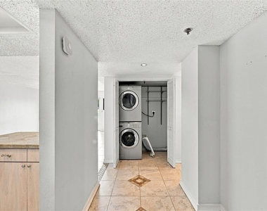 7430 Sunshine Skyway Lane S - Photo Thumbnail 21