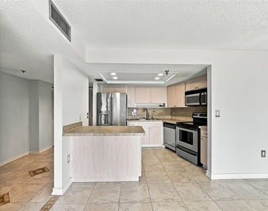 7430 Sunshine Skyway Lane S - Photo Thumbnail 8
