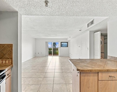 7430 Sunshine Skyway Lane S - Photo Thumbnail 7