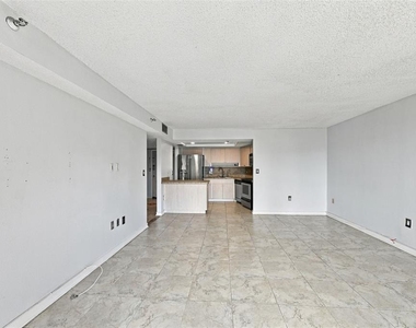 7430 Sunshine Skyway Lane S - Photo Thumbnail 9