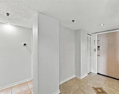 7430 Sunshine Skyway Lane S - Photo Thumbnail 2
