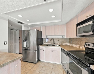 7430 Sunshine Skyway Lane S - Photo Thumbnail 5