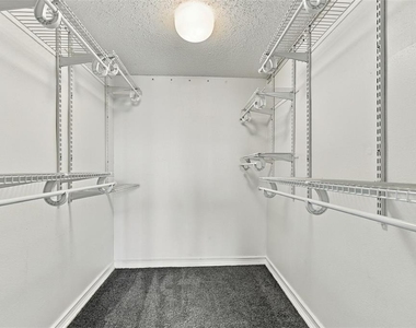 7430 Sunshine Skyway Lane S - Photo Thumbnail 15