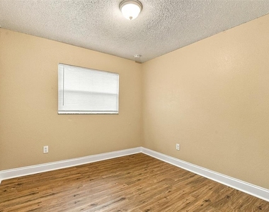 3395 Harry Street - Photo Thumbnail 8