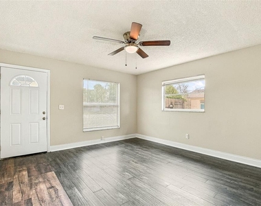 3395 Harry Street - Photo Thumbnail 2
