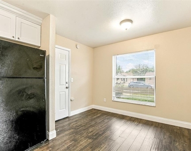 3395 Harry Street - Photo Thumbnail 5