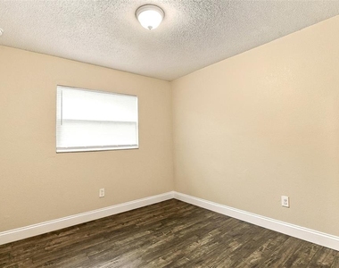 3395 Harry Street - Photo Thumbnail 11