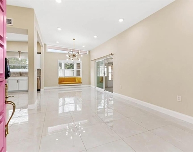 2614 W Henry Avenue - Photo Thumbnail 14