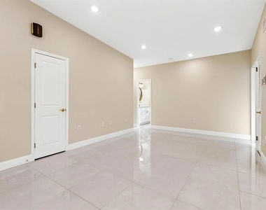 2614 W Henry Avenue - Photo Thumbnail 16