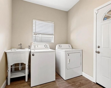 2614 W Henry Avenue - Photo Thumbnail 15