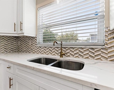 2614 W Henry Avenue - Photo Thumbnail 9