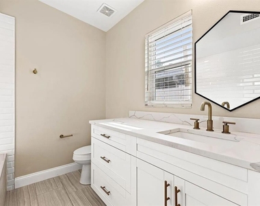 2614 W Henry Avenue - Photo Thumbnail 3