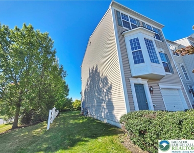 5293 Chandler Way - Photo Thumbnail 2