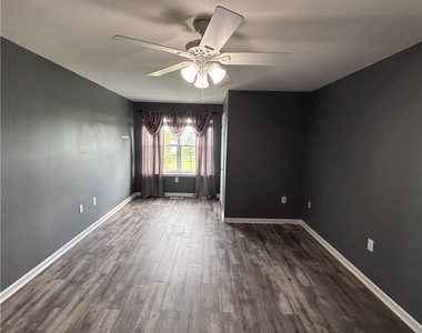 207 Hampshire - Photo Thumbnail 30