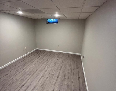 207 Hampshire - Photo Thumbnail 37