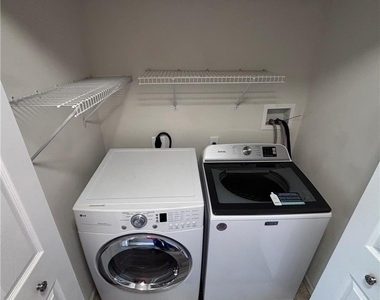 207 Hampshire - Photo Thumbnail 8