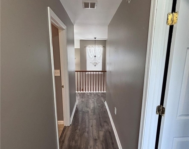 207 Hampshire - Photo Thumbnail 7