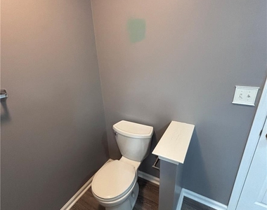 207 Hampshire - Photo Thumbnail 13