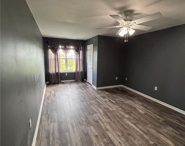 207 Hampshire - Photo Thumbnail 23