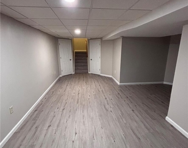207 Hampshire - Photo Thumbnail 32