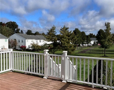 207 Hampshire - Photo Thumbnail 27