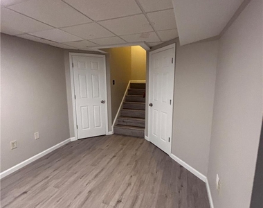 207 Hampshire - Photo Thumbnail 33